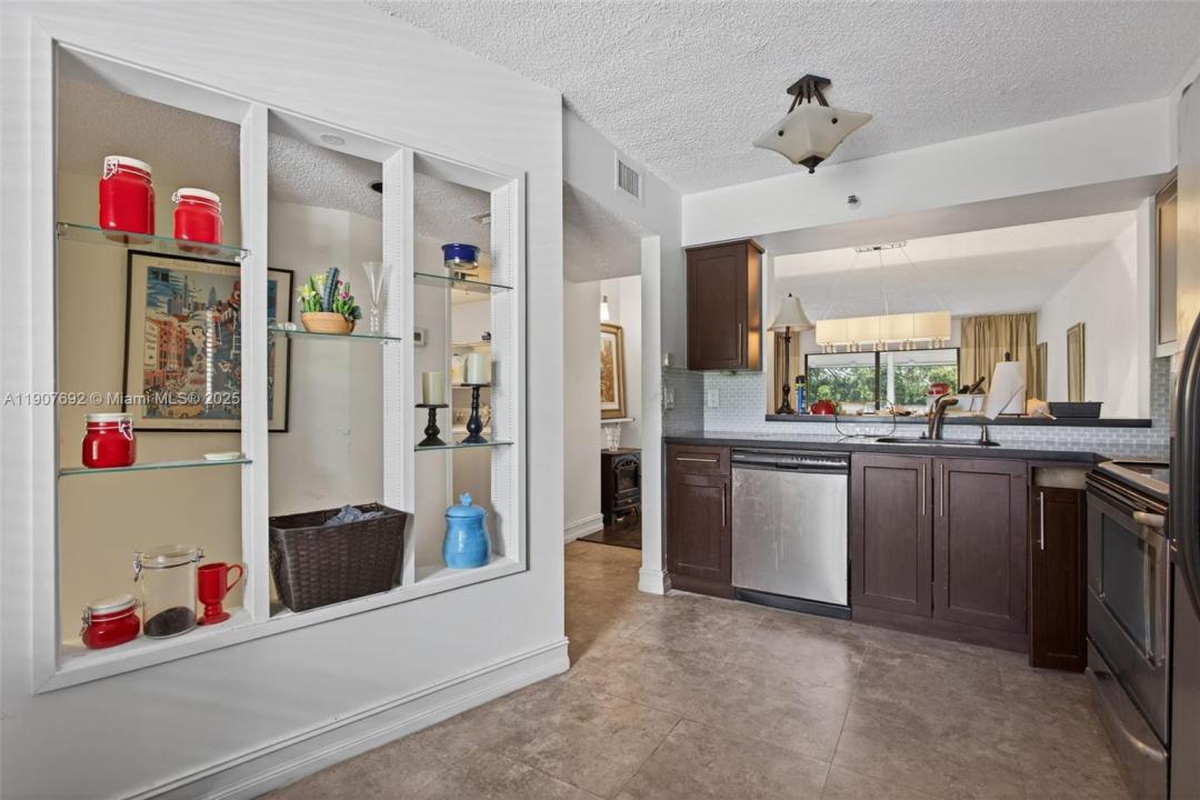 2206 S Cypress Bend Dr 301, Pompano Beach, 플로리다 33069, 미국