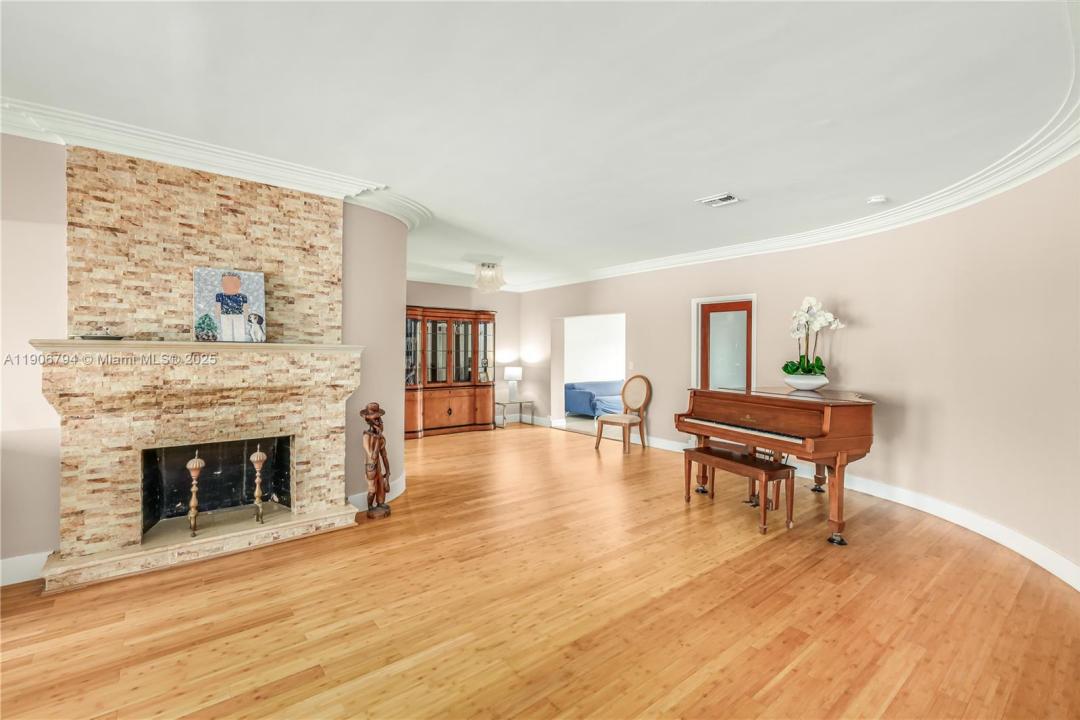 9457 Carlyle Ave, Surfside, Florida 33154, Estados Unidos