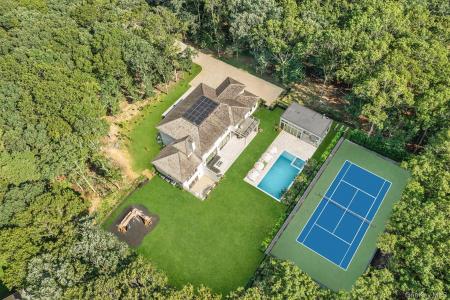 1552 Deerfield Road, Southampton, ניו יורק 11976, ארצות הברית של אמריקה 