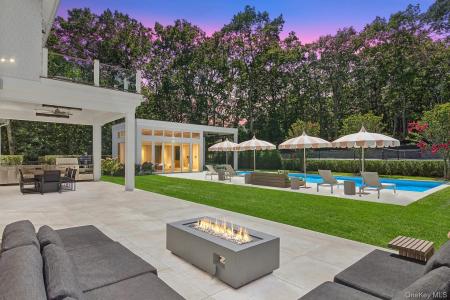 1552 Deerfield Road, Southampton, ניו יורק 11976, ארצות הברית של אמריקה 