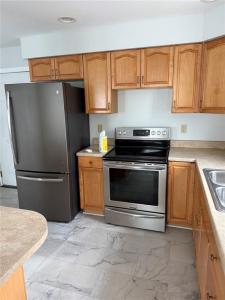 51 Walnut Street 2, Tiverton, Rhode Island 02878, USA