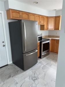 51 Walnut Street 2, Tiverton, Rhode Island 02878, USA