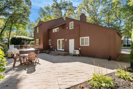 24 GREENWOOD Lane, Lincoln, 罗得岛 02865, 美国