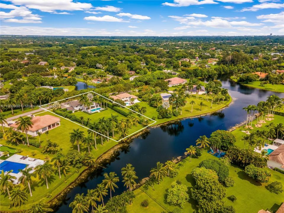 4242 SW 107th Way, Davie, Florida 33328