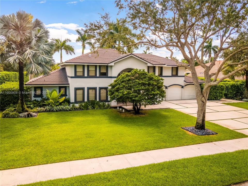 4242 SW 107th Way, Davie, Florida 33328