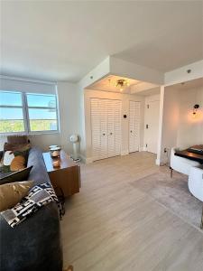 2829 Indian Creek Dr 603, Miami Beach, Florida 33140, USA