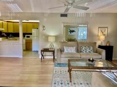 442 Pine Glen Ln D-2, Green Acres, Florida 33463, USA