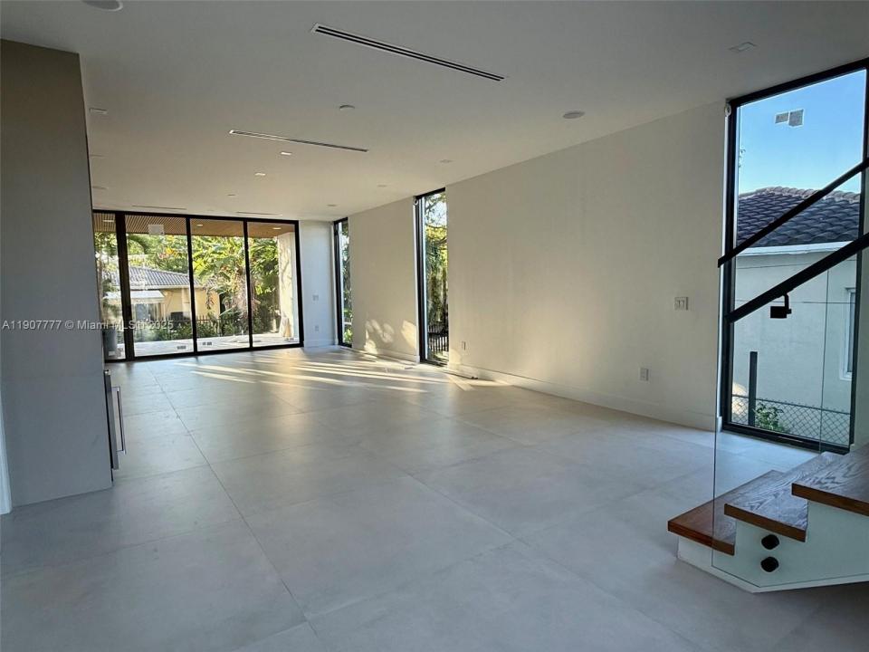 9024 Abbott Ave, Surfside, Florida 33154-3236, Stati Uniti