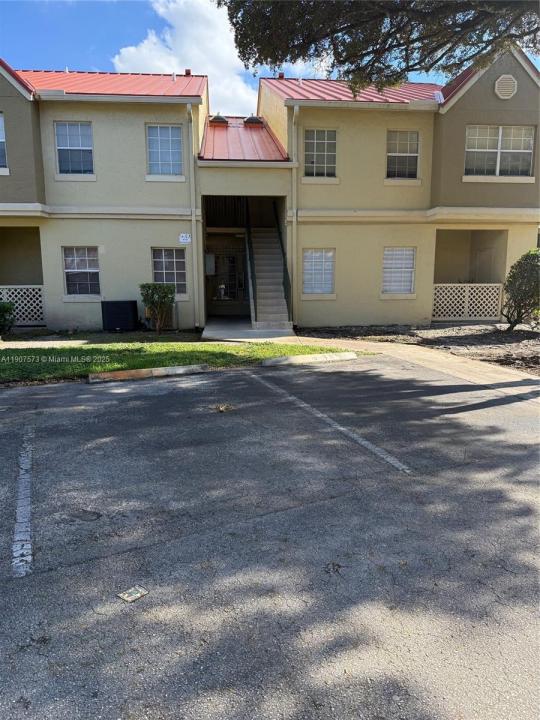 18308 NW 68th Ave F, Hialeah, Floryda 33015, USA