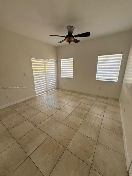 18308 NW 68th Ave F, Hialeah, Floryda 33015, USA