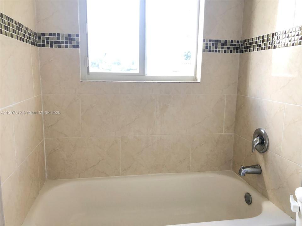 1940 Washington Ave 11, Opa-Locka, Floride 33054, États-Unis