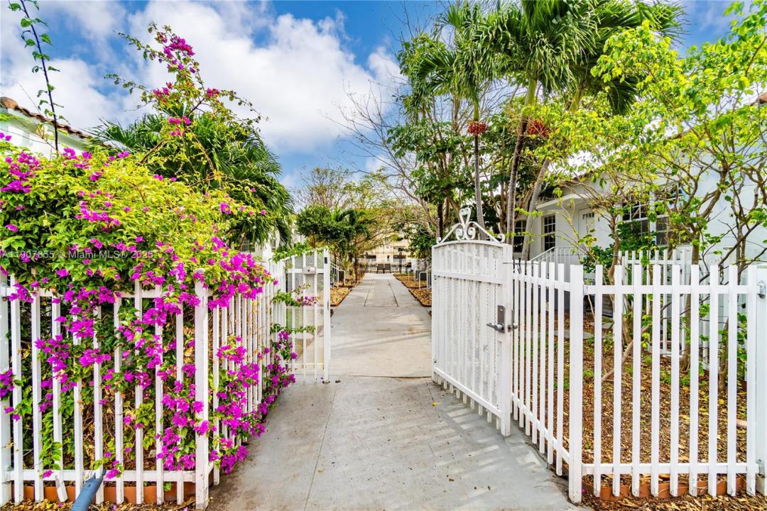 8335 E Crespi Blvd 4, Miami Beach, Florida 33141