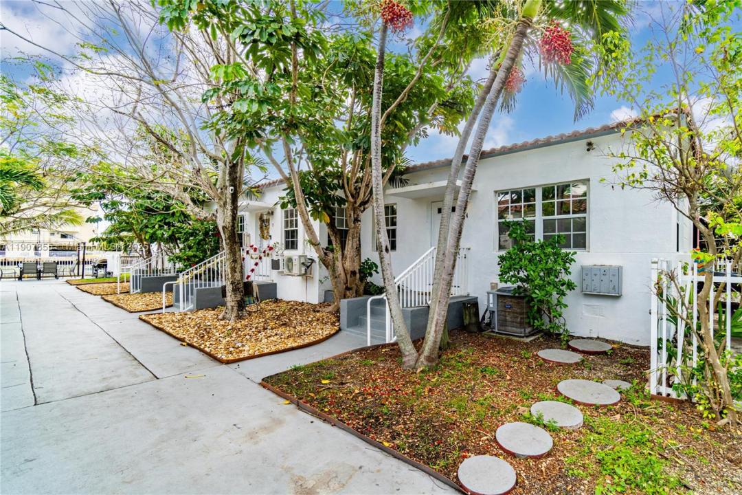 8335 E Crespi Blvd 4, Miami Beach, Florida 33141