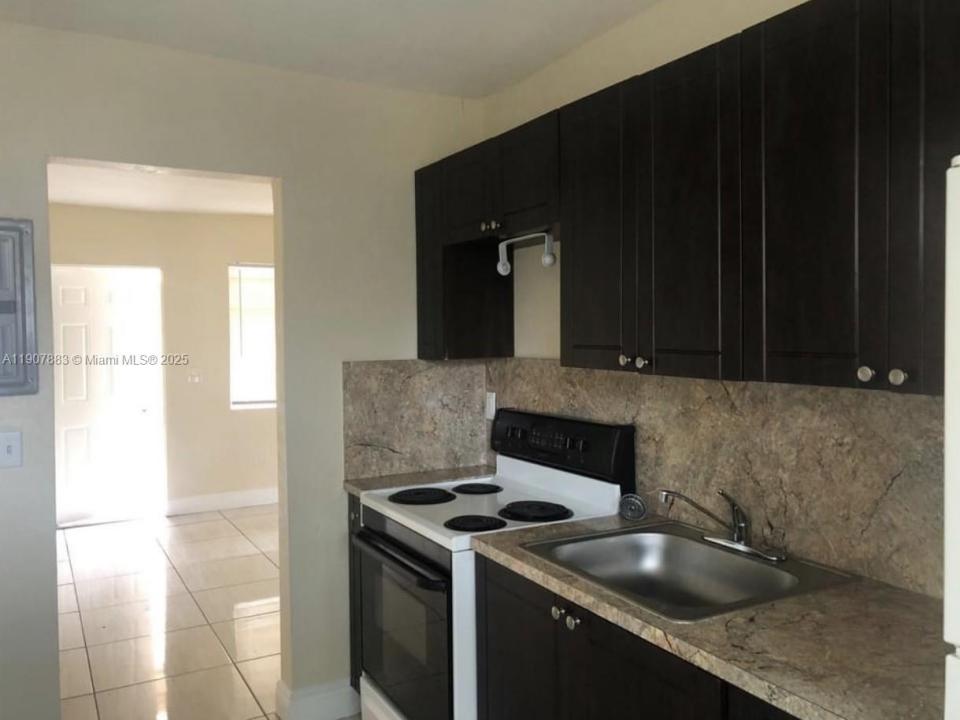 1940 Washington Ave 15, Opa-Locka, Florida 33054, HOA KỲ