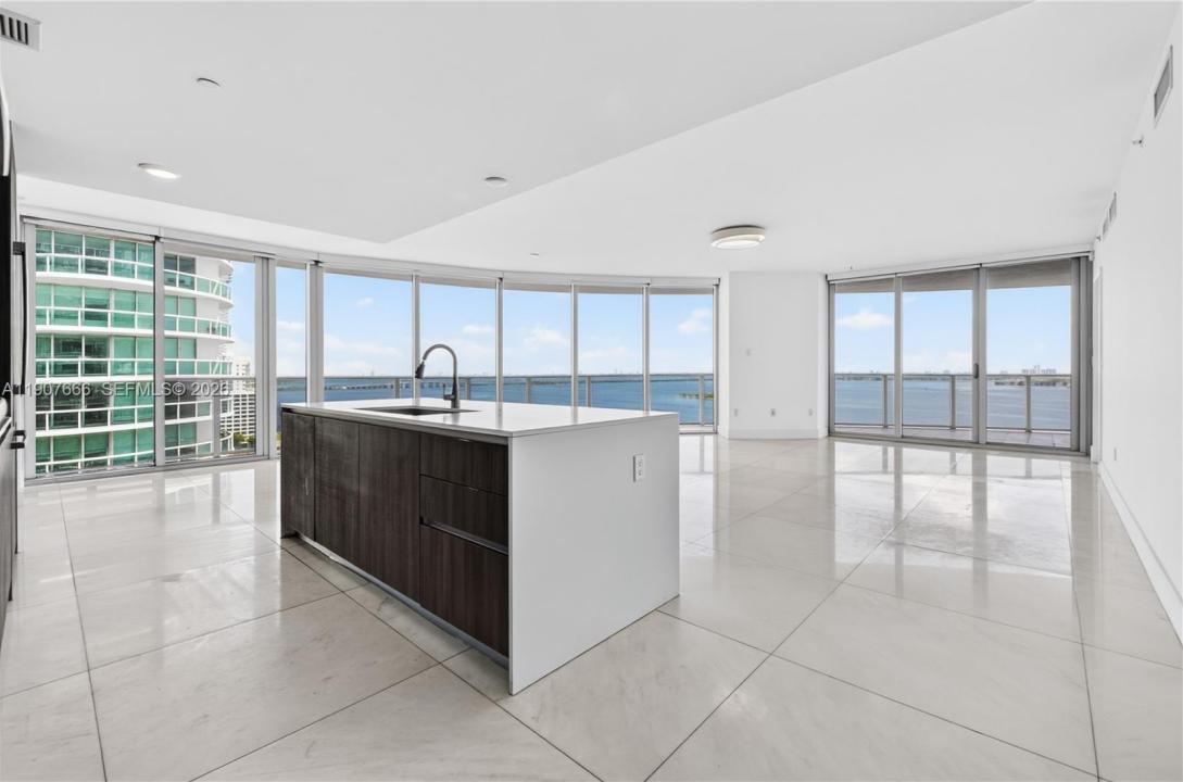 488 NE 18th St 1815, Miami, Florida 33132, USA