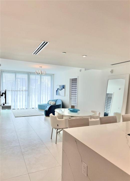 9901 Bay Harbor 505, Bay Harbor Islands, 佛罗里达州 33154, 美国