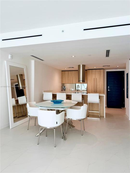 9901 Bay Harbor 505, Bay Harbor Islands, 佛罗里达州 33154, 美国