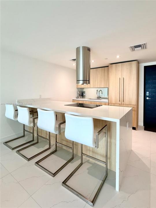 9901 Bay Harbor 505, Bay Harbor Islands, 佛罗里达州 33154, 美国