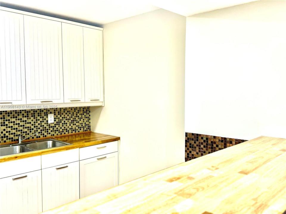 801 Three Islands Blv 319, Hallandale Beach, פלורידה 33009, ארצות הברית של אמריקה