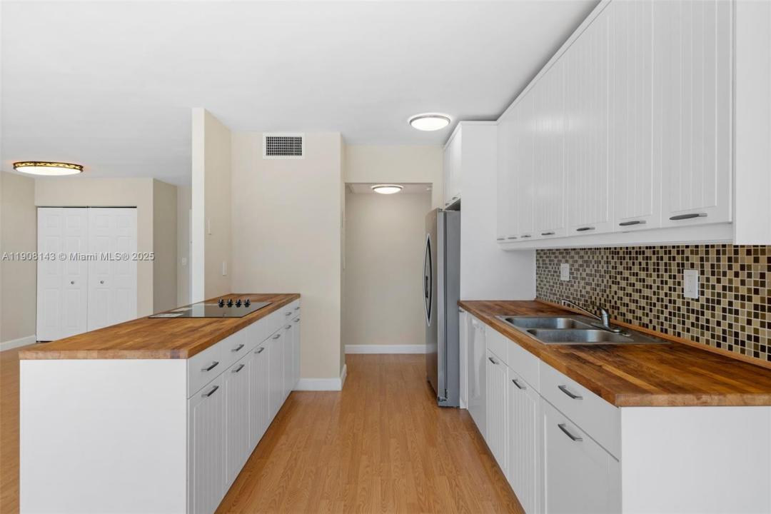 801 Three Islands Blv 319, Hallandale Beach, פלורידה 33009, ארצות הברית של אמריקה