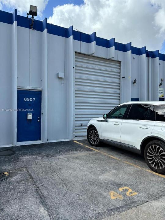 6907 NW 43rd St 6907, Miami, フロリダ 33166, アメリカ合衆国