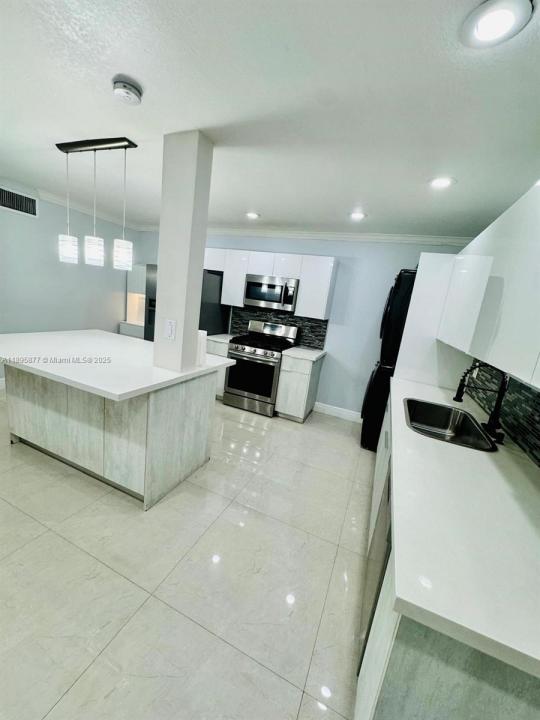 6812 Brookline Dr 6812, Hialeah, 佛羅里達州 33015, 美國