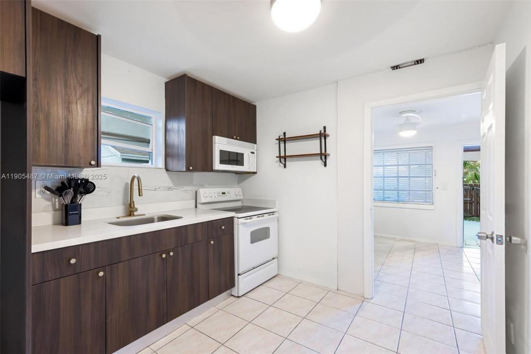 23 SW 8th St, Hallandale Beach, フロリダ 33009, アメリカ合衆国