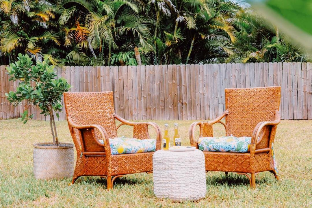 1075 NE 120th St 0, Biscayne Park, フロリダ 33161, アメリカ合衆国