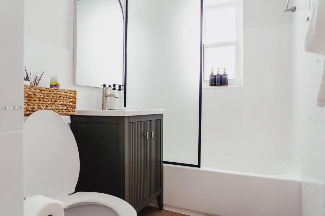 1075 NE 120th St 0, Biscayne Park, フロリダ 33161, アメリカ合衆国