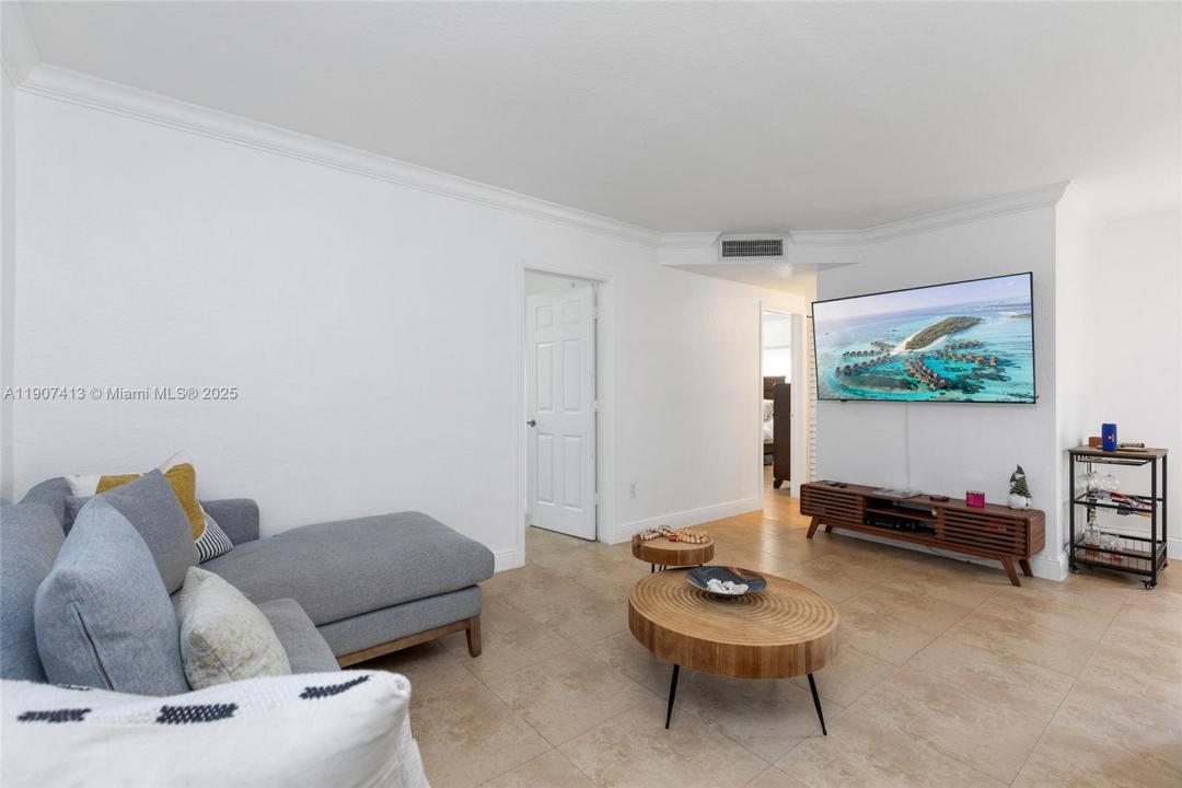 81 Edgewater Dr 203, Coral Gables, Florida 33133, USA