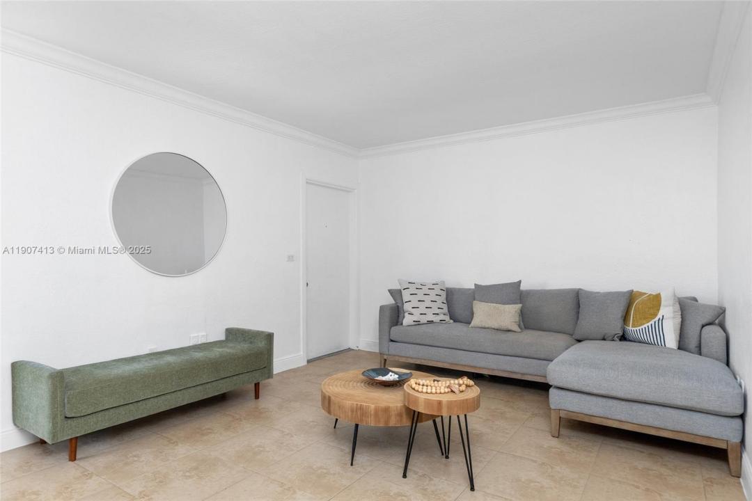 81 Edgewater Dr 203, Coral Gables, Florida 33133, USA