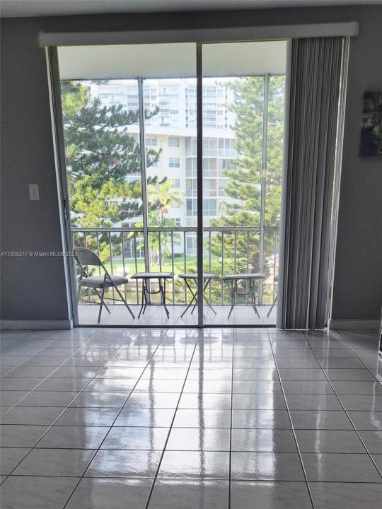 2905 Point East Dr L312, Aventura, Florida 33160, Estados Unidos