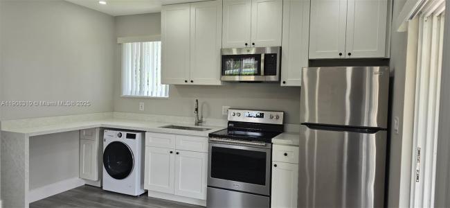 2533 Garfield St C, Hollywood, Florida 33020, USA