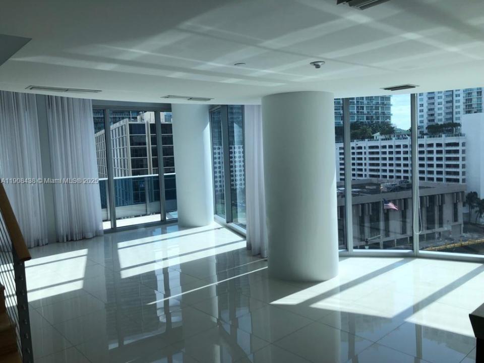 200 Biscayne Boulevard Way 902, Miami, Floryda 33131, USA