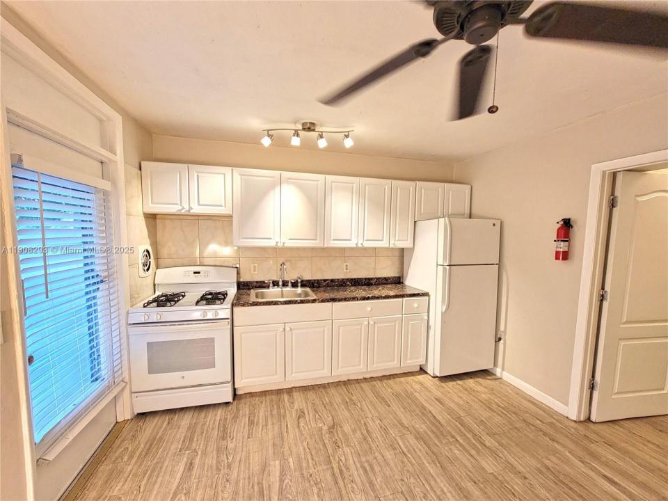 441 Collins Ave 12A, Miami Beach, Florida 33139, USA