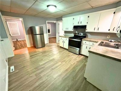 25 Capron Street 1, West Warwick, 罗得岛 02893, 美国