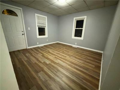 25 Capron Street 1, West Warwick, 罗得岛 02893, 美国