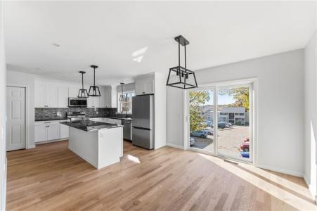 4 Teresa Ann Crossing, West Warwick, 로드아일랜드 02893, 미국