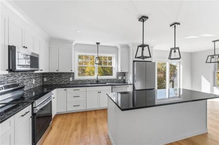 8 Teresa Ann Crossing, West Warwick, 로드아일랜드 02893, 미국