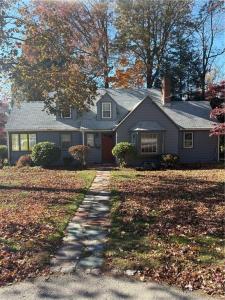 64 White Birch Road, Cranston, RI 02920, USA