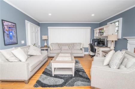 9 Farnum Avenue, North Providence, Rhode Island 02911, HOA KỲ