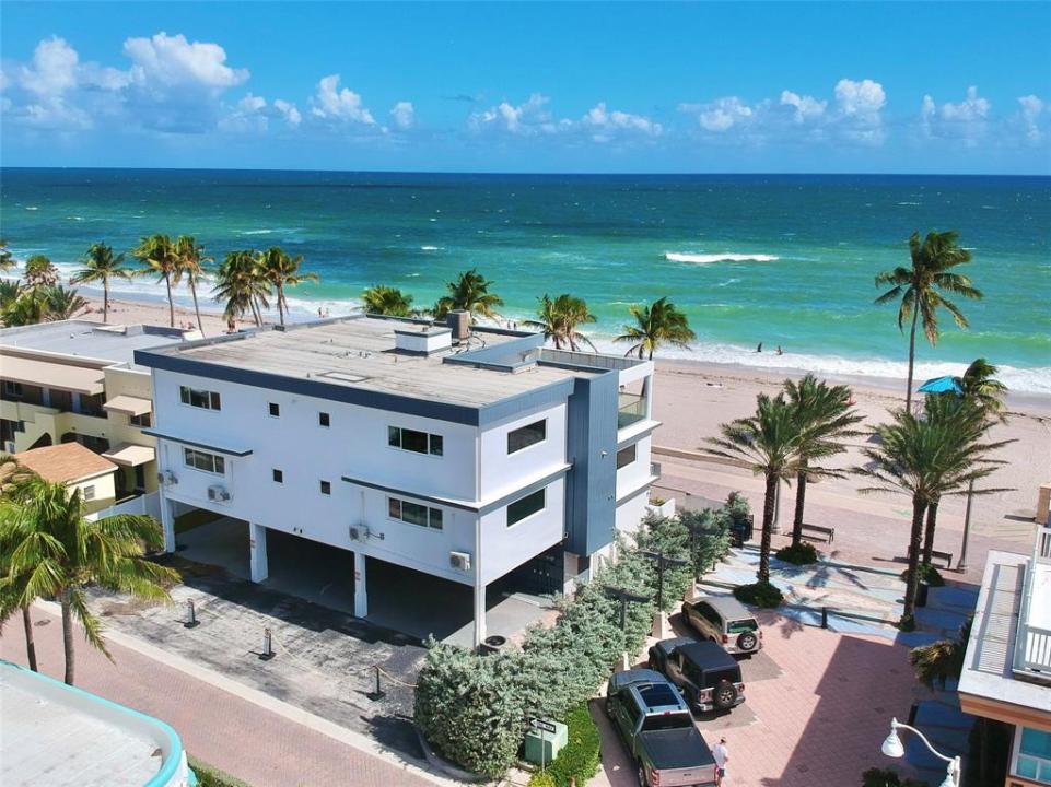 2203 N Surf Rd, Hollywood, Florida 33019