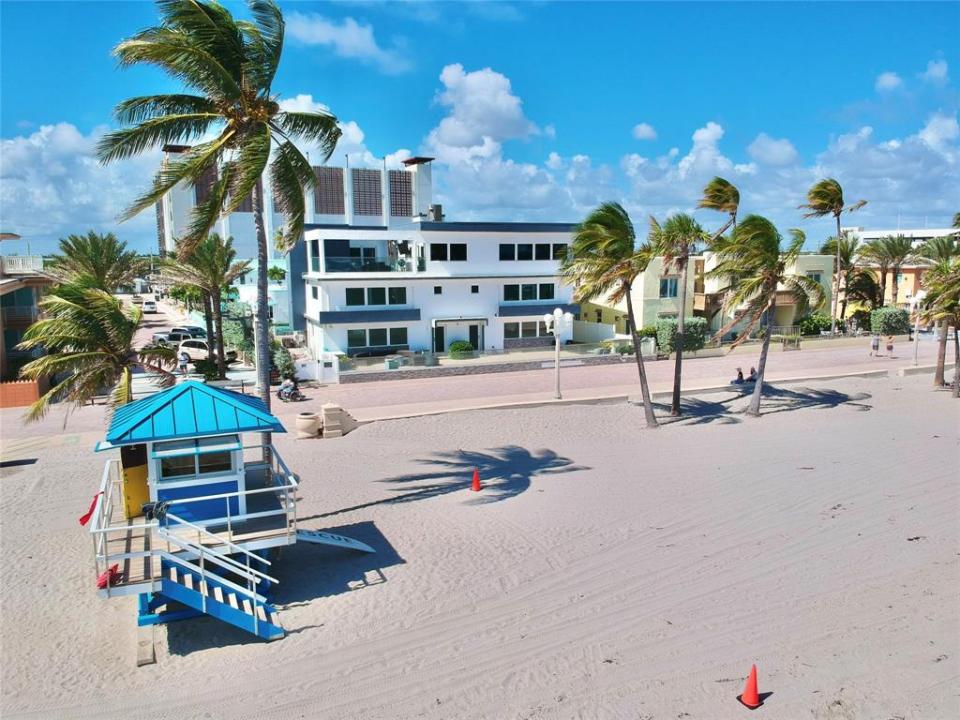 2203 N Surf Rd, Hollywood, Florida 33019