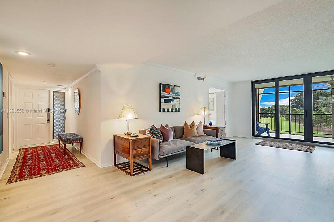 5390 Woodland Lakes Dr 301, Palm Beach Gardens, Florida 33418