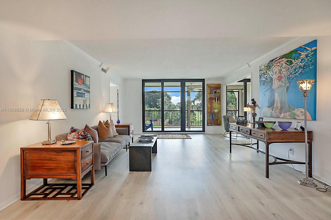 5390 Woodland Lakes Dr 301, Palm Beach Gardens, Florida 33418