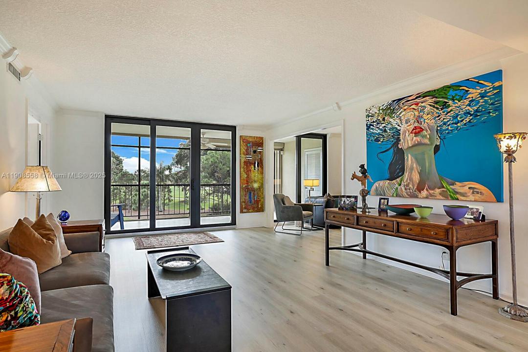 5390 Woodland Lakes Dr 301, Palm Beach Gardens, Florida 33418