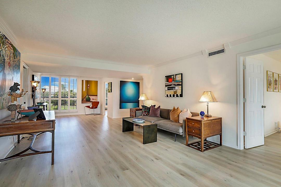 5390 Woodland Lakes Dr 301, Palm Beach Gardens, Florida 33418