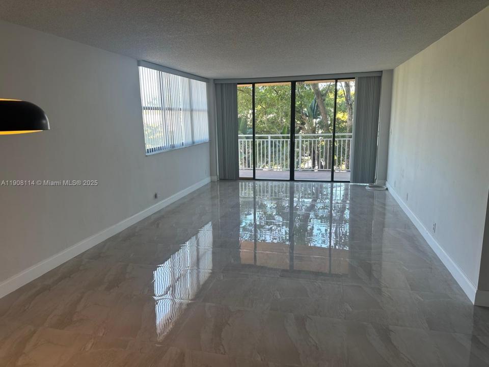 2450 NE 135th St 212, North Miami, فلوريدا 33181, الولايات المتحدة
