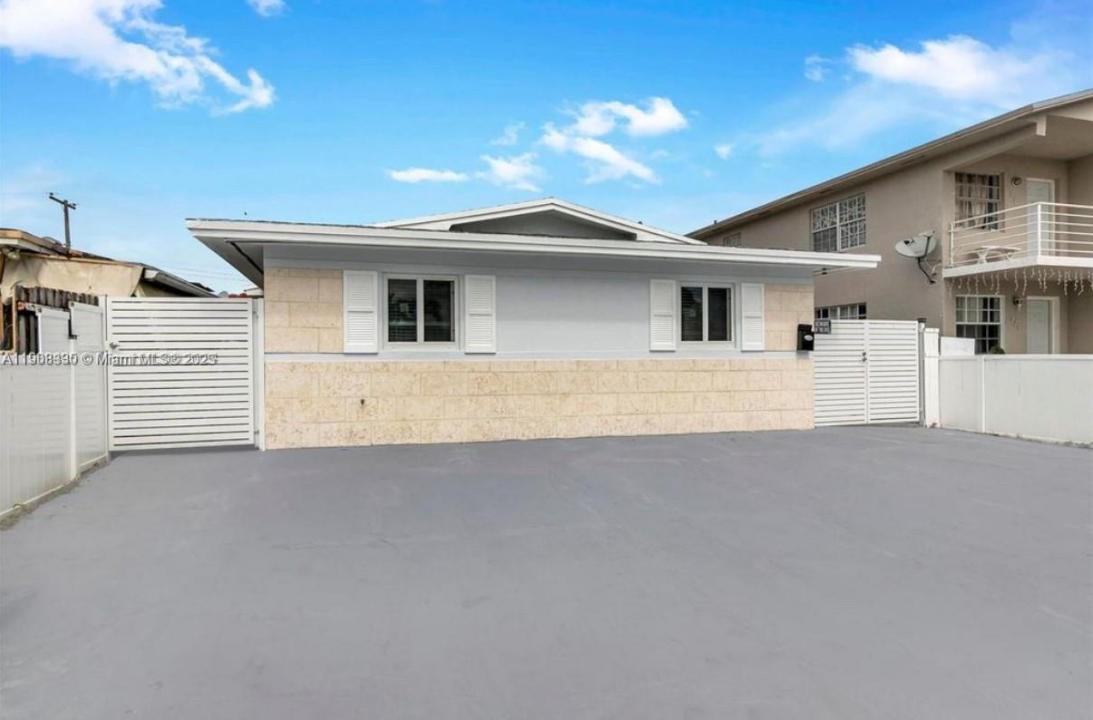 329 W 18th St, Hialeah, Florida 33010