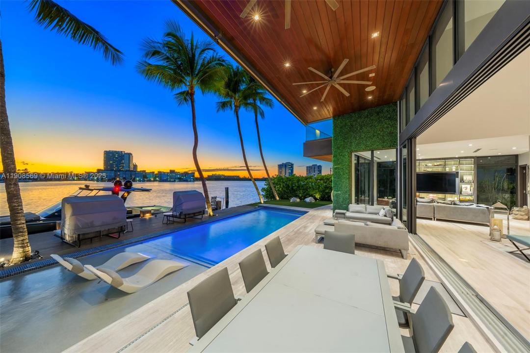 16470 NE 30th Ave, North Miami Beach, Floride 33160, États-Unis